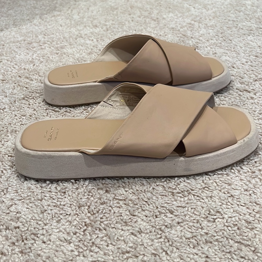 NEW GANT leather and suede slides.